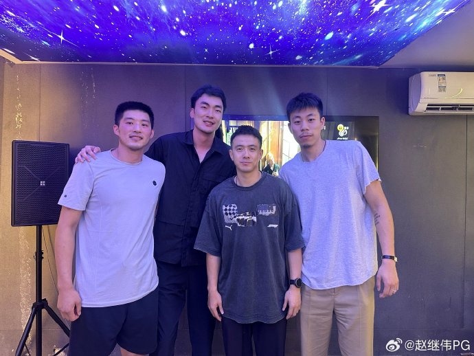 yl23455永利最新网址-赵继伟晒与张镇麟&amp;刘雁宇&amp;赵率舟等合照：珍惜眼前 祝健康&amp;顺利